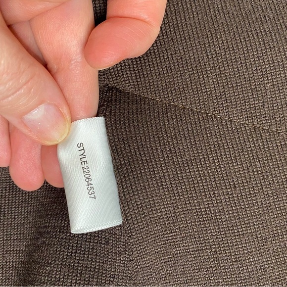 Women's Tan Leather Vest - Picture 15 of 16